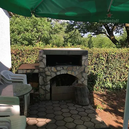 Graceful With Barbecue Area *