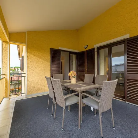 Graceful With Barbecue Area Апартаменты Пореч